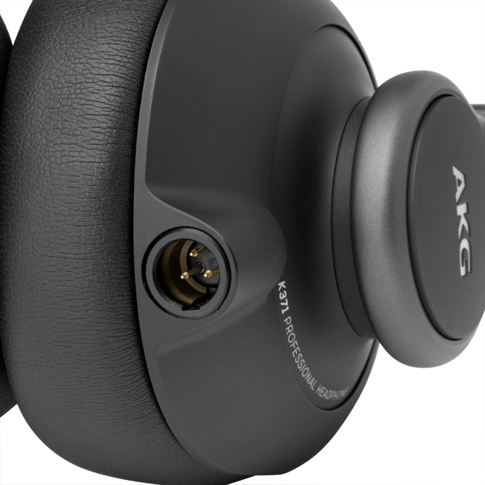 AKG K371